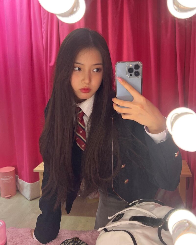 220407 NMIXX Instagram Update - Jiwoo documents 7
