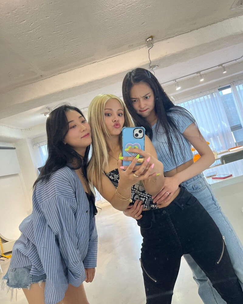 220527 Yeeun Instagram Update documents 2