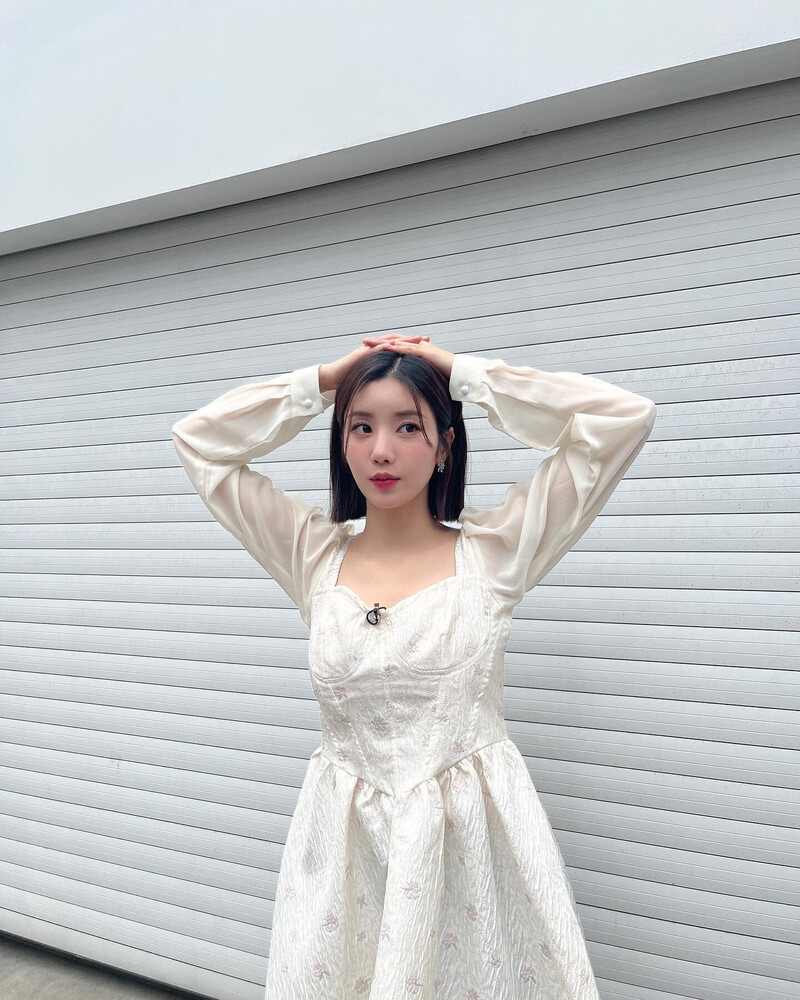 220803 Kwon Eunbi Instagram Update documents 4