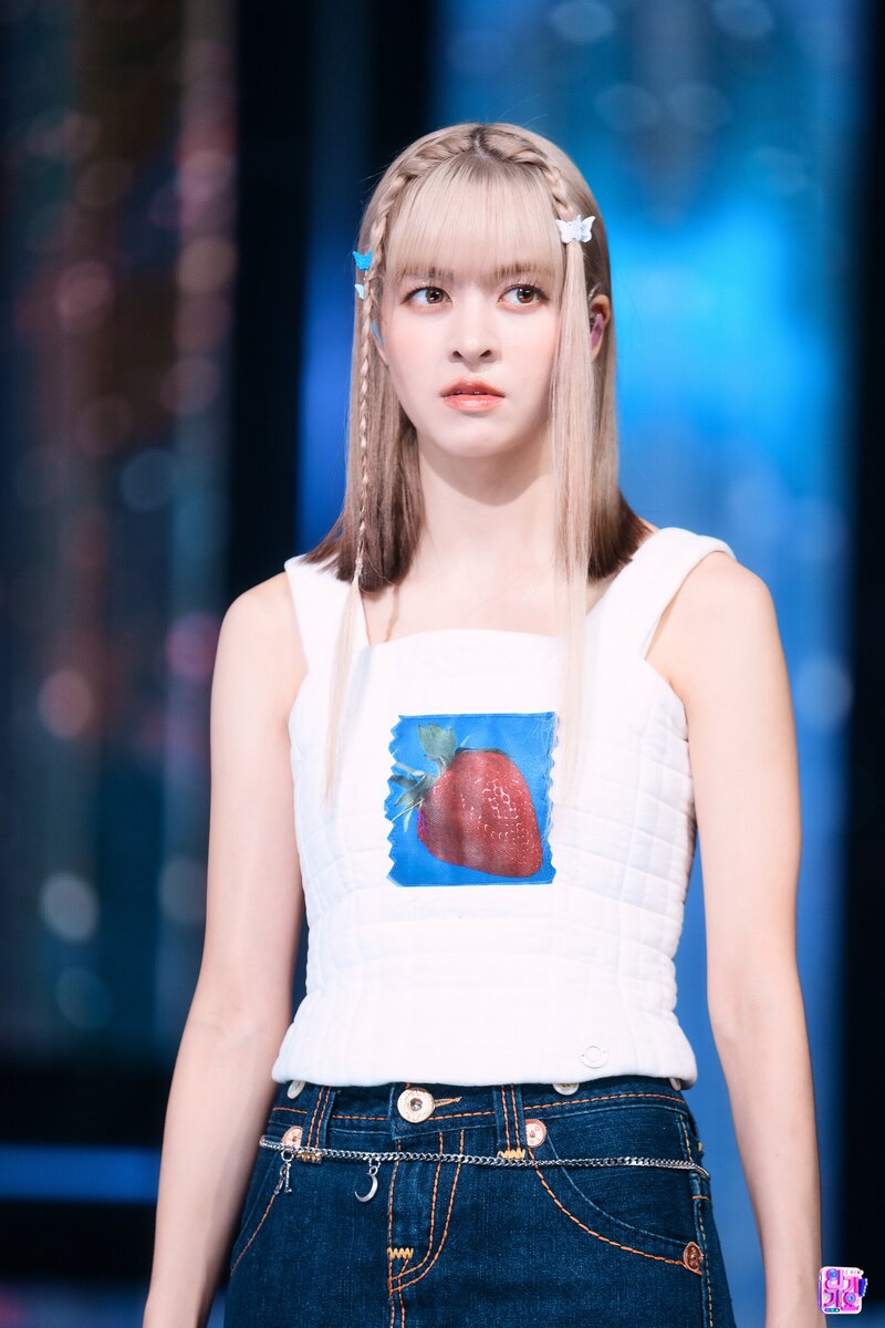 220925 NMIXX Lily - 'COOL (Your rainbow)' at Inkigayo documents 5
