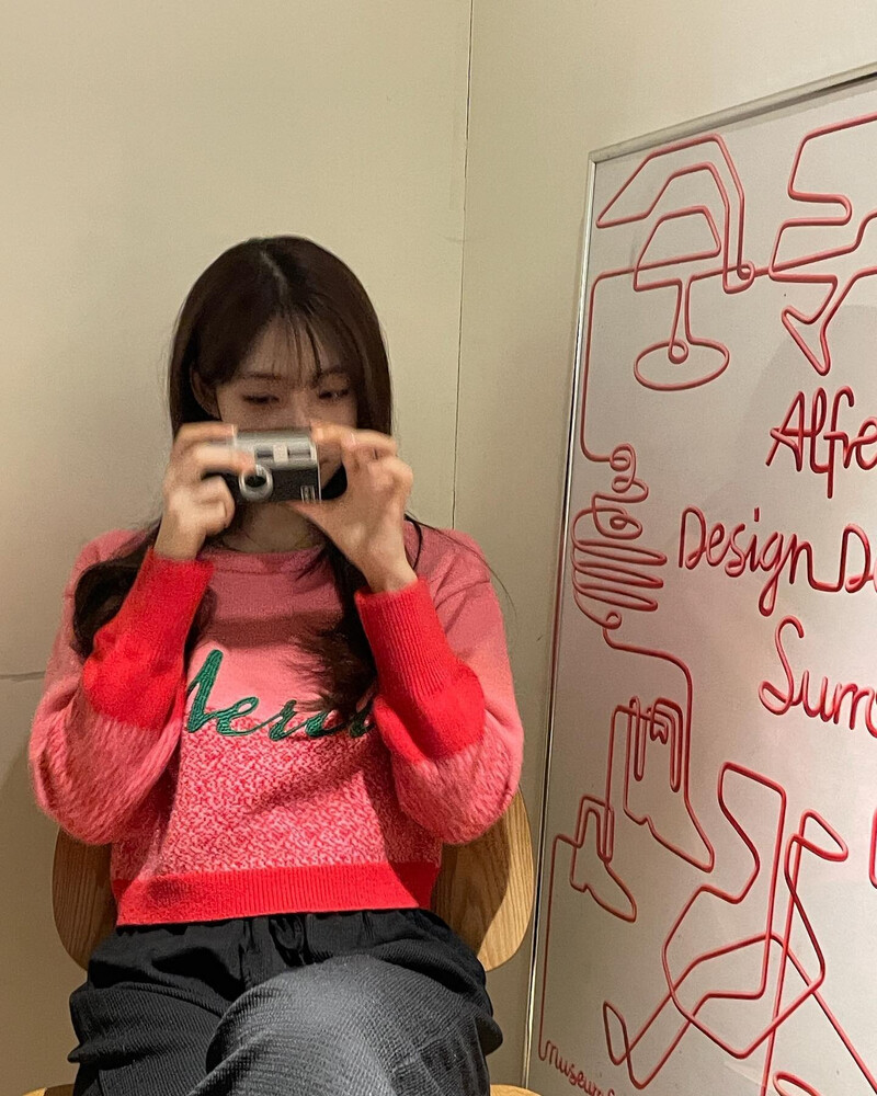 240324 EVERGLOW Sihyeon Instagram Update documents 4