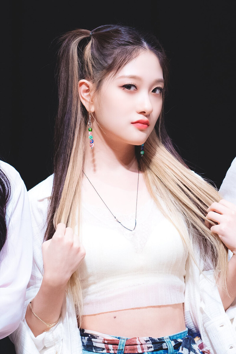 210529 fromis_9 Seoyeon documents 3