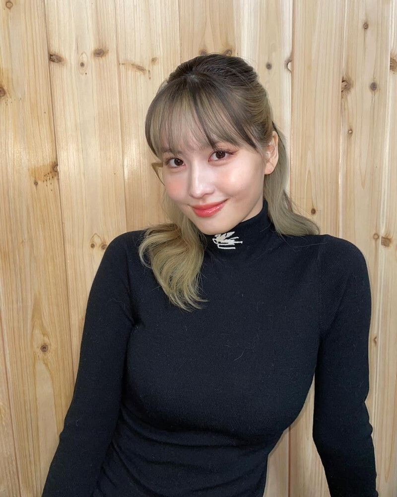 211206 TWICE Instagram Update - Momo documents 1