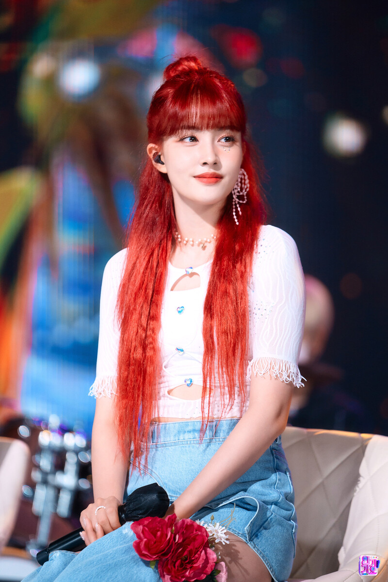 220807 STAYC Yoon 'BEAUTIFUL MONSTER' at Inkigayo documents 22