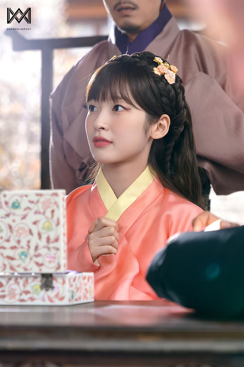 220907 WM Naver Post - OH MY GIRL Arin - 'Alchemy of Souls' Behind documents 11