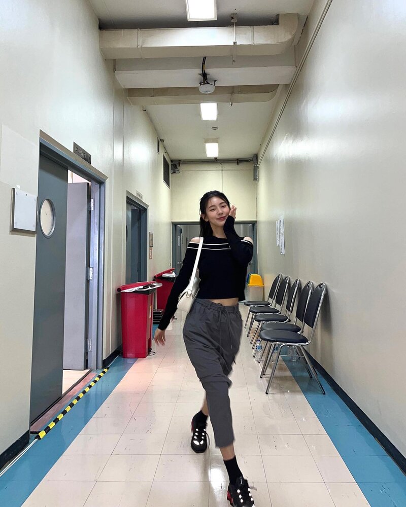 230319 (G)I-DLE Miyeon Instagram Update documents 5