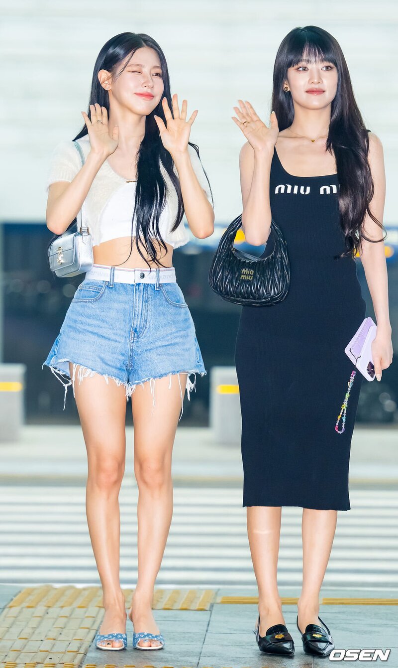 230714 (G)I-DLE Miyeon and Minnie at Incheon International Airport heading to Bangkok, Thailand documents 2