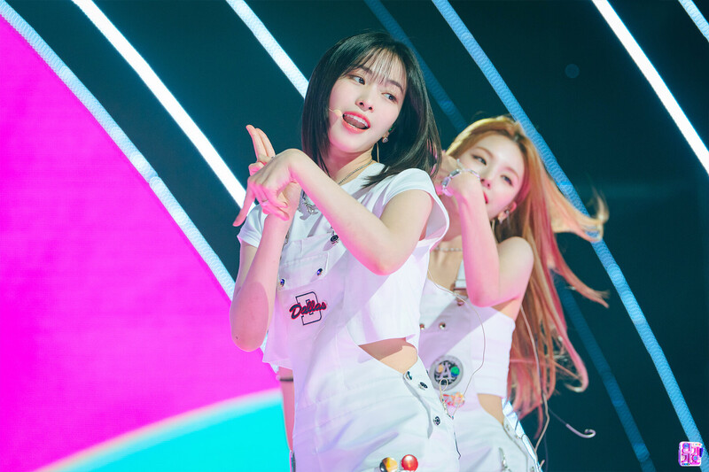 230827 ITZY Ryujin - 'CAKE' at Inkigayo documents 2