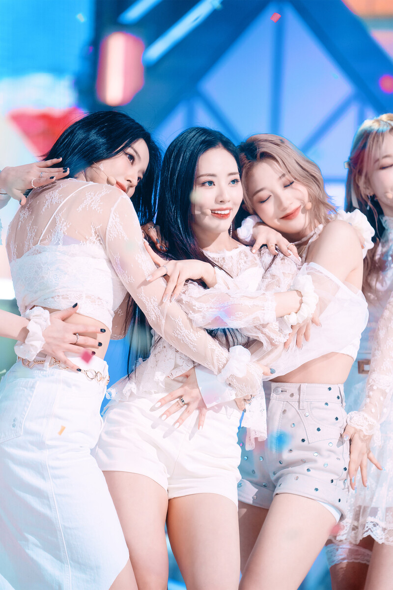 220123 fromis_9 - 'DM' at Inkigayo documents 2