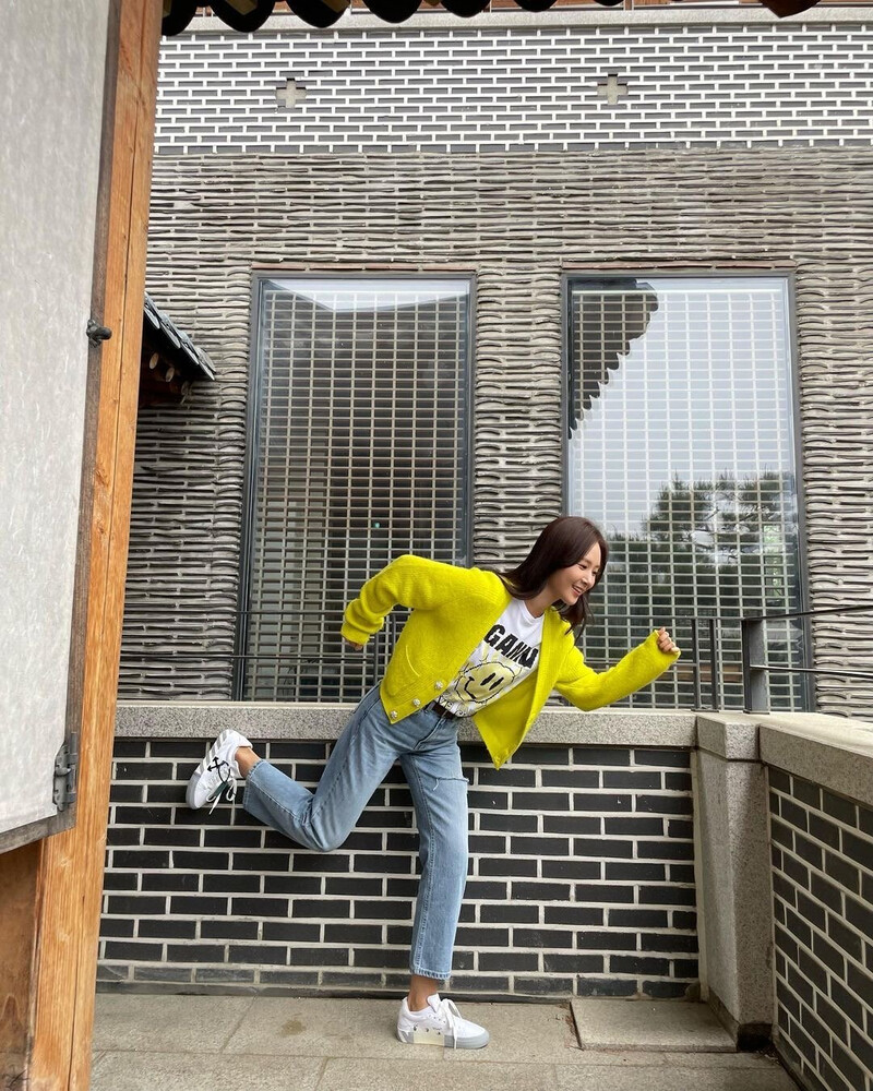 220508 Yuri Instagram Update - Yuri at Running Man Filming documents 4