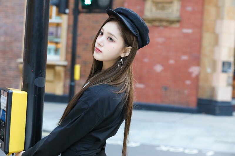 240304 High Up Naver Post - STAYC J - 'London STAY' Photobook Shoot Behind documents 4