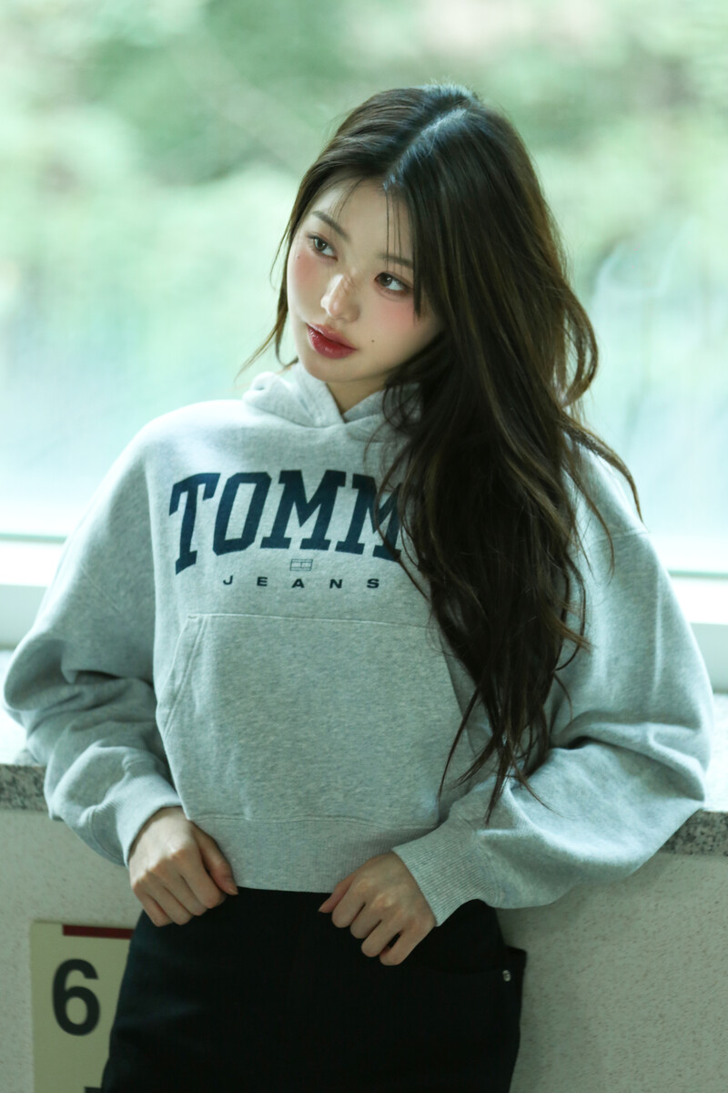 241009 Starship Entertainment Naver Post with IVE Wonyoung - Tommy Jeans Photoshoot Behind documents 8