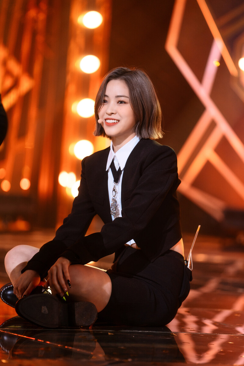 221204 ITZY Ryujin - 'Cheshire' at Inkigayo documents 16