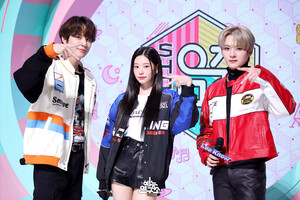 220924 Music Core MCs - Minju, Lee Known & Jungwoo