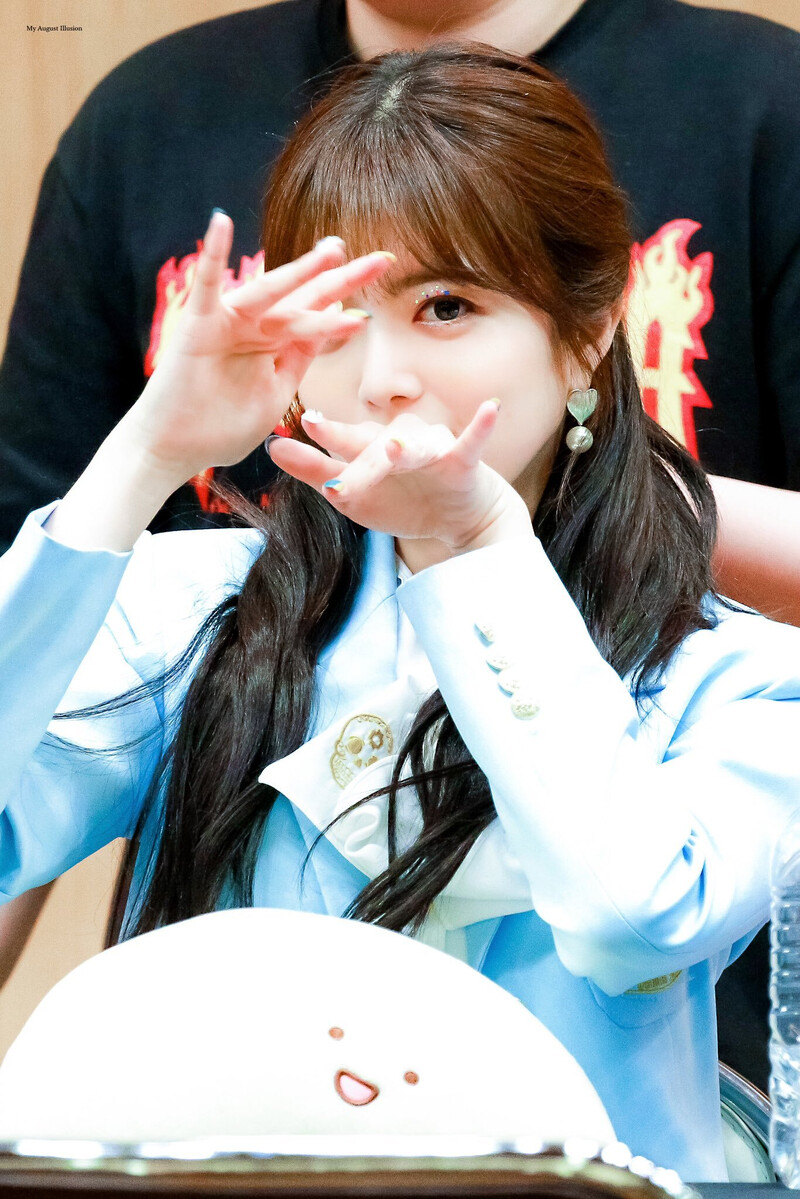 190519 Weki Meki Suyeon at 'LOCK END LOL' DongdaemunFansign documents 4