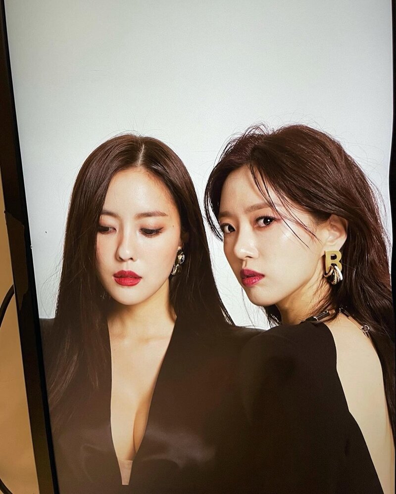 211110 T-ara Hyomin  & Eunjung Instagram update documents 3