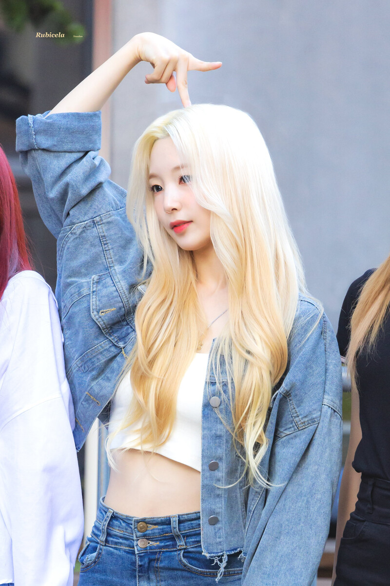 220902 Rocket Punch Yeonhee - Music Bank Commute documents 15