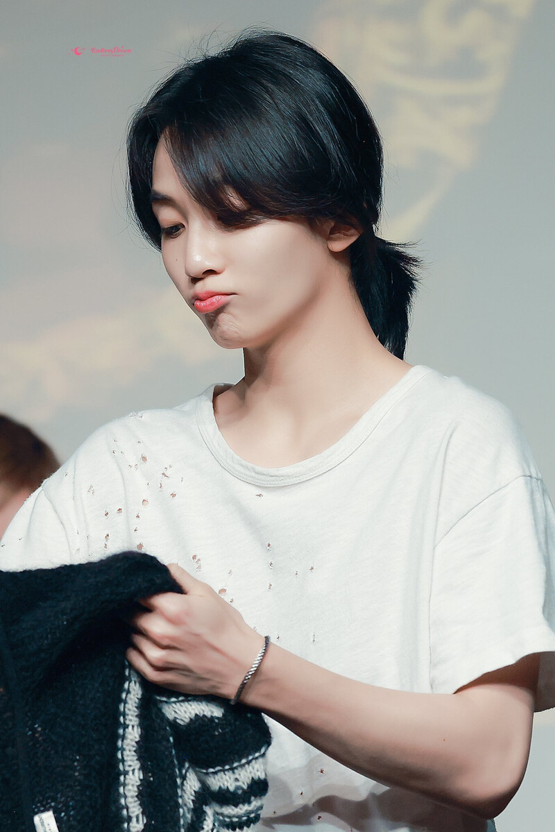 230506 SEVENTEEN Jeonghan at Joeun Music Fansign Event documents 3