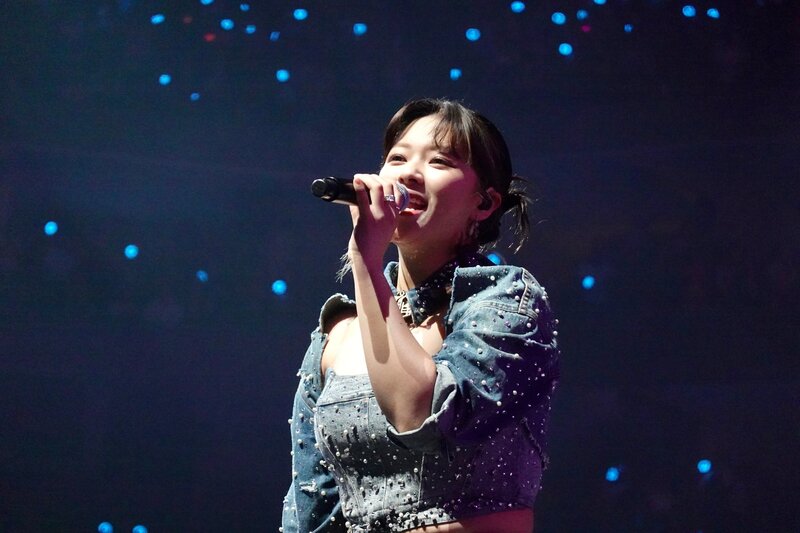 230613 TWICE Jeongyeon - READY TO BE : 5TH WORLD TOUR at Oakland Arena Day 2 documents 2