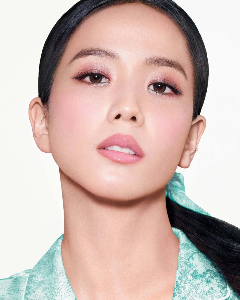 JISOO for The Dior Makeup lookbook by Peter Philips documents 3
