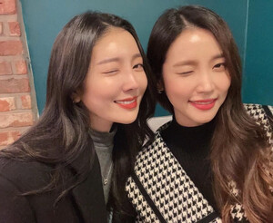 211122 Yoonseo Instagram Update with Suhyeon