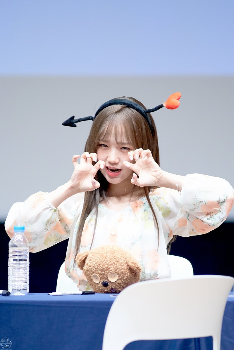 190824 Weki Meki Yoojung at 'WEEK END LOL' Hongdae Fansign documents 1