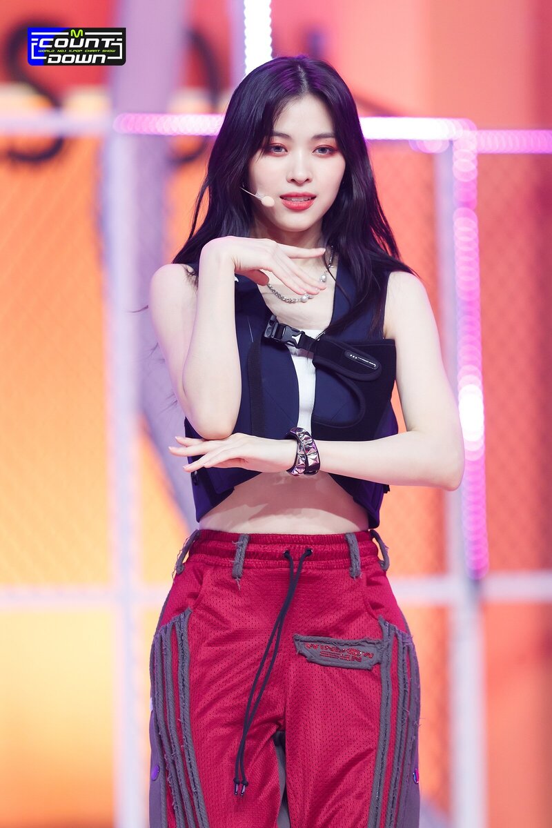 220721 ITZY Ryujin - 'SNEAKERS' at M Countdown documents 10