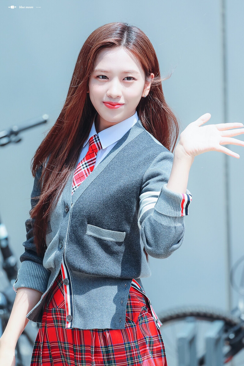 220818 IVE Yujin - 'Knowing Bros' Commute documents 18