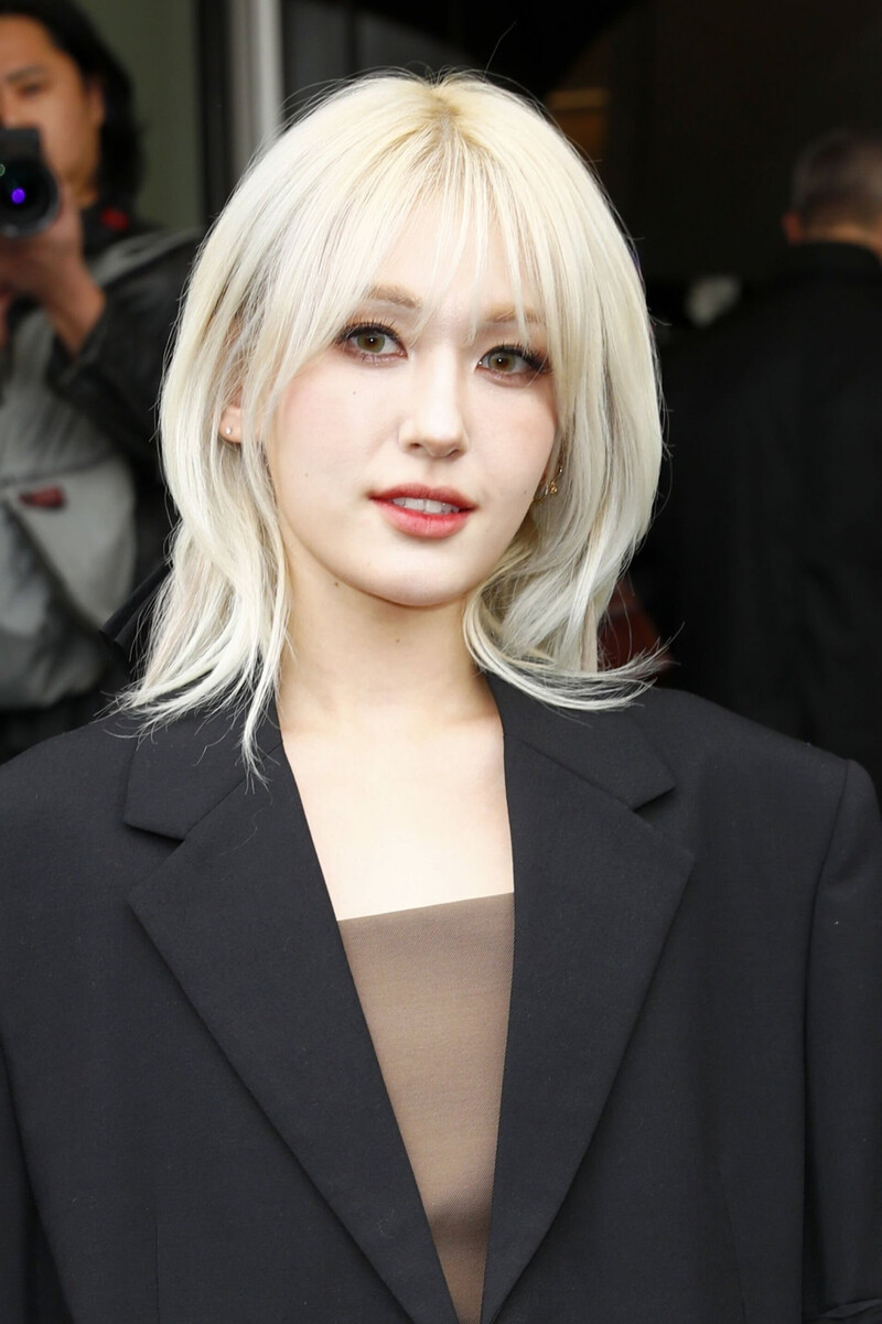 230223 SOMI - Prada Fashion Show in Milan 2023 documents 7