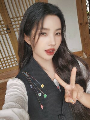 240515 - (G)I-DLE Twitter Update with SOYEON