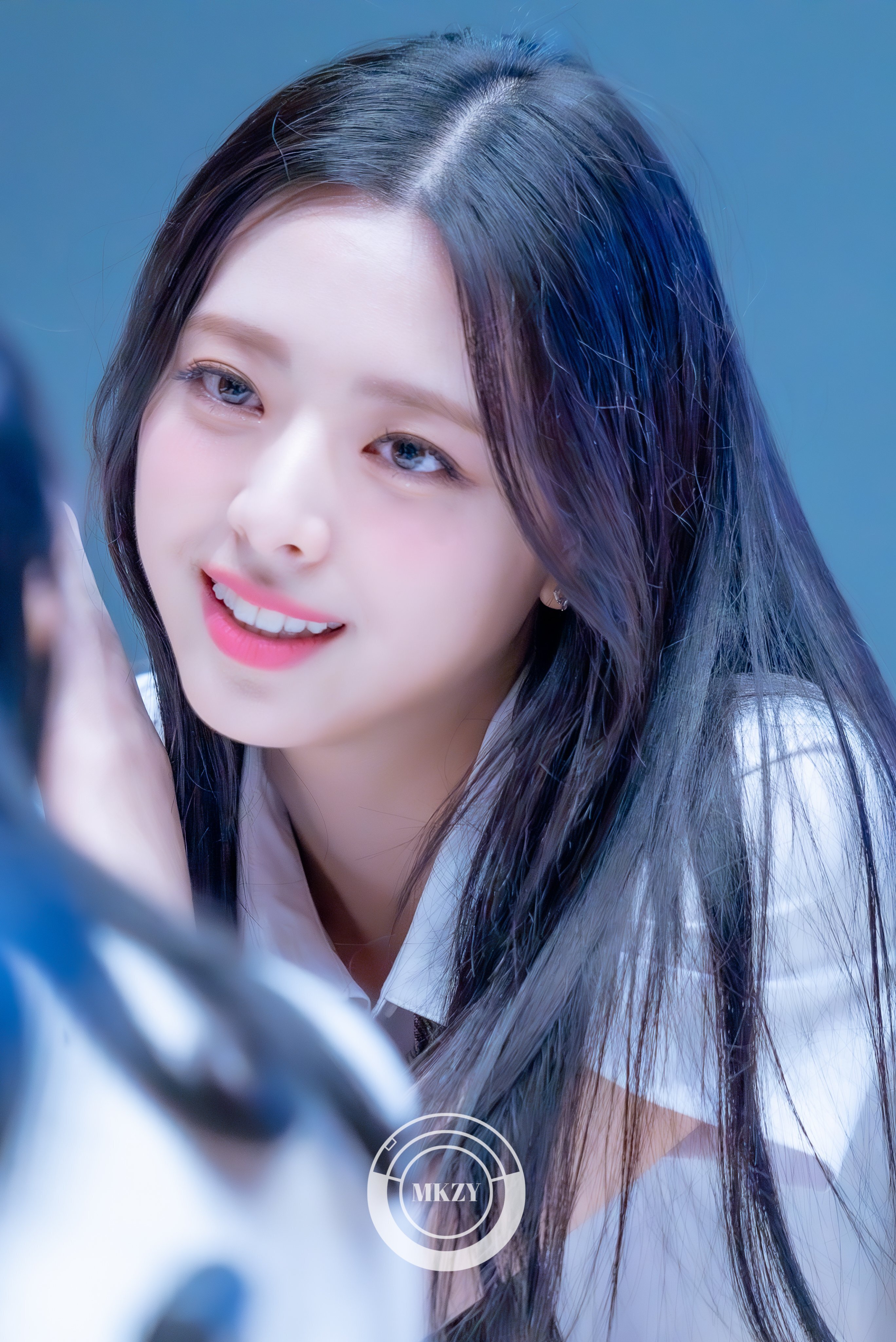 230831 ITZY Yuna - Soundwave Fansign Event | kpopping