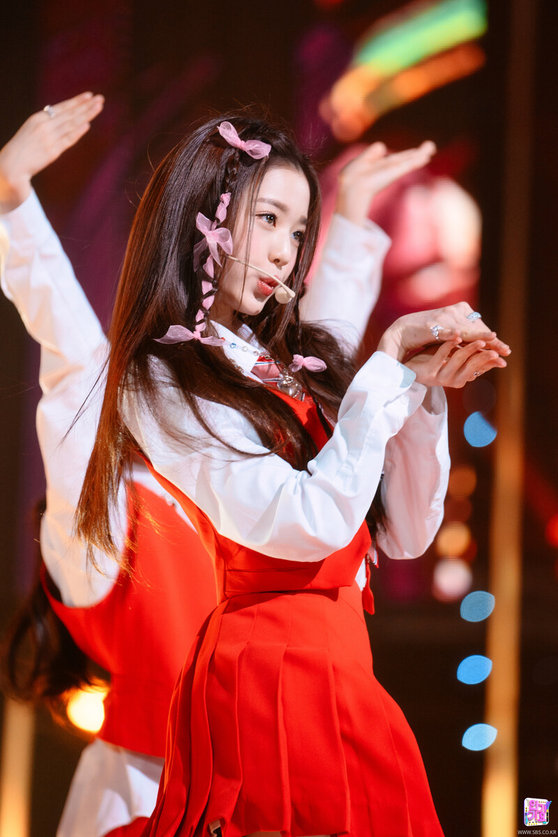 220501 IVE Wonyoung - 'LOVE DIVE' at Inkigayo documents 11