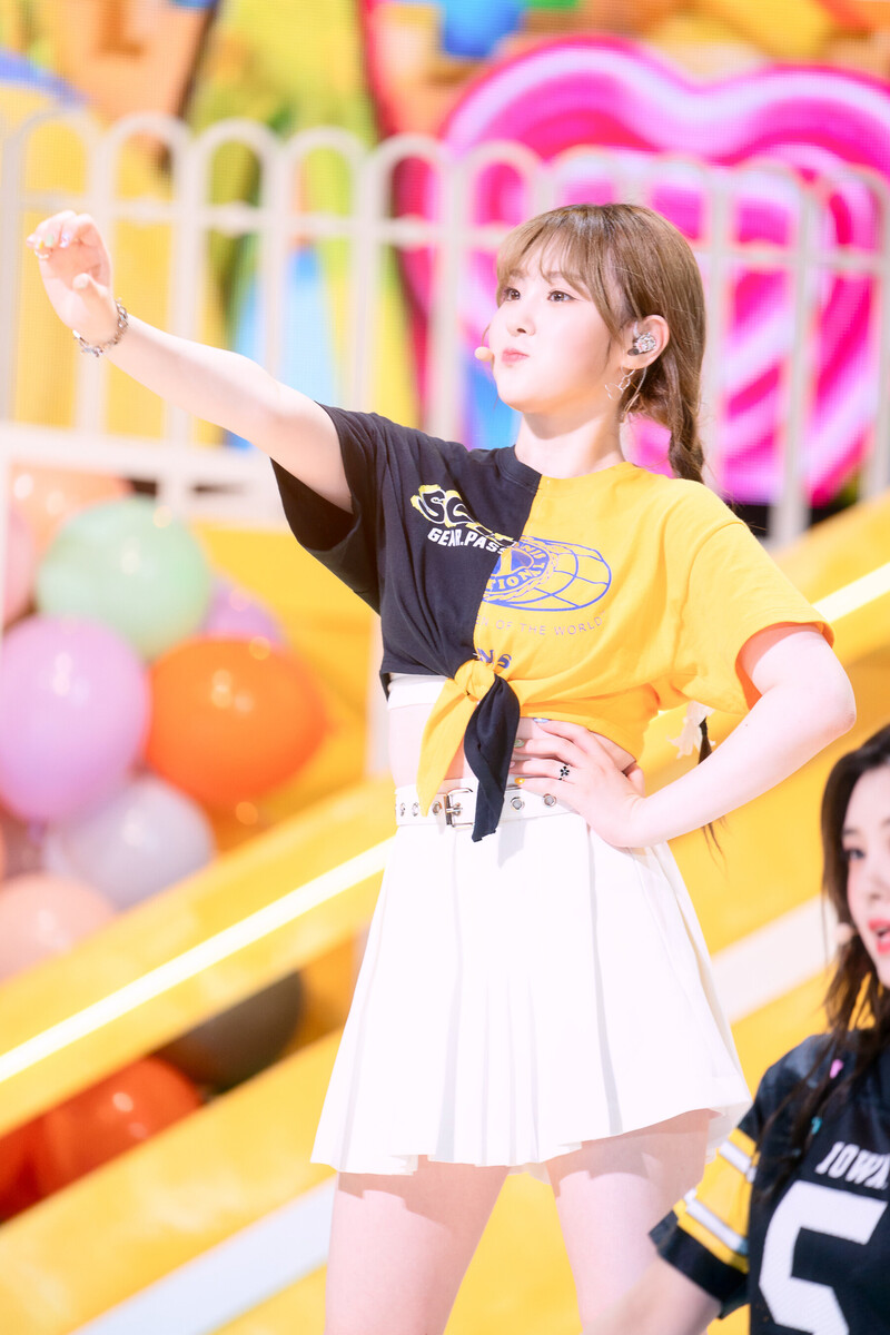 220703 Kep1er Chaehyun 'Up!' at Inkigayo documents 27