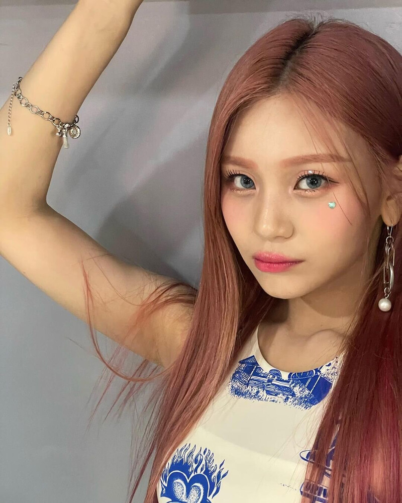 220720 VIVIZ Umji Instagram update documents 4