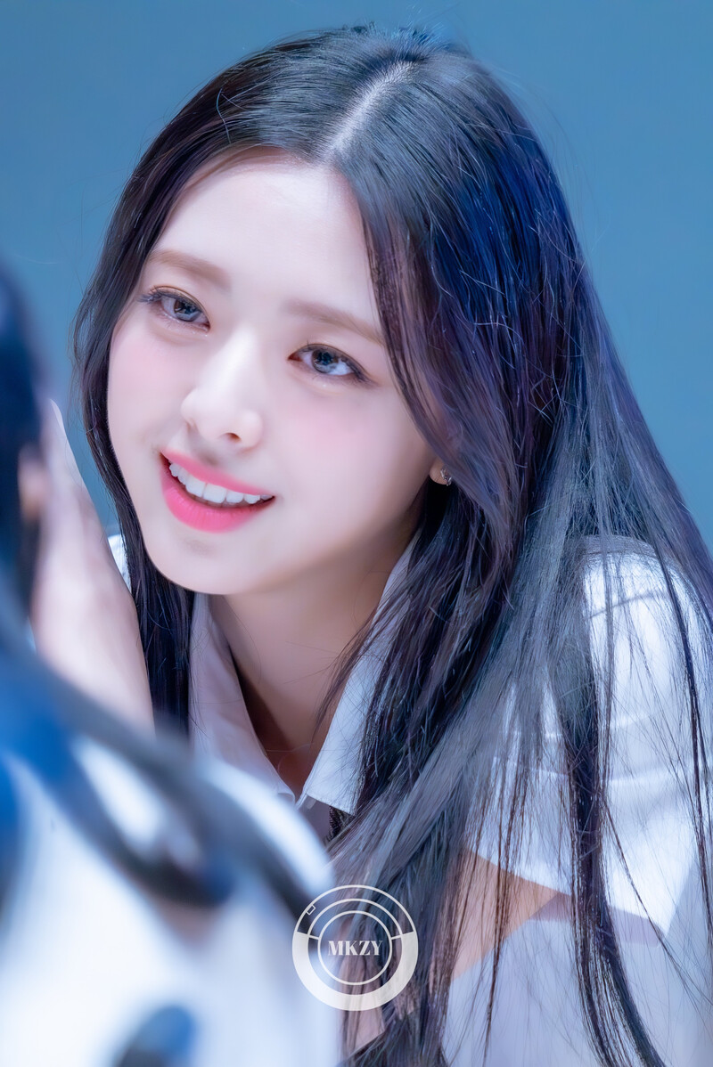 230831 ITZY Yuna - Soundwave Fansign Event documents 13