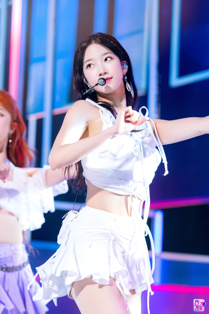 231029 LE SSERAFIM Kazuha - 'Perfect Nignt' at SBS Inkigayo documents 1