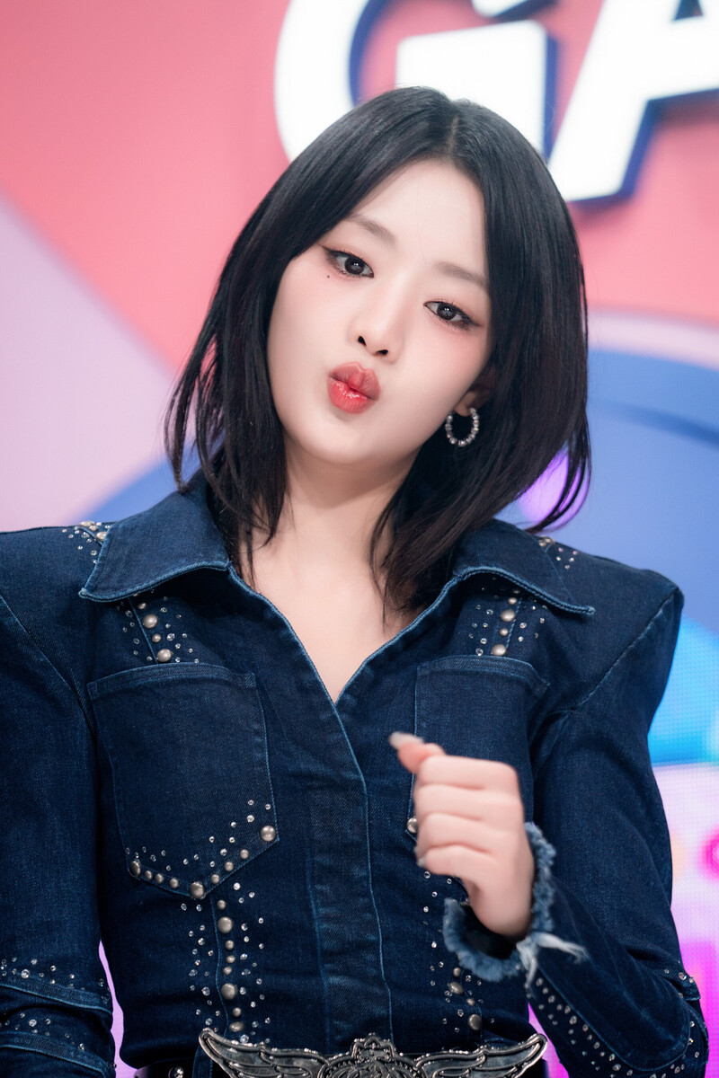 240204 (G)I-DLE Minnie - 'Super Lady' at Inkigayo documents 12