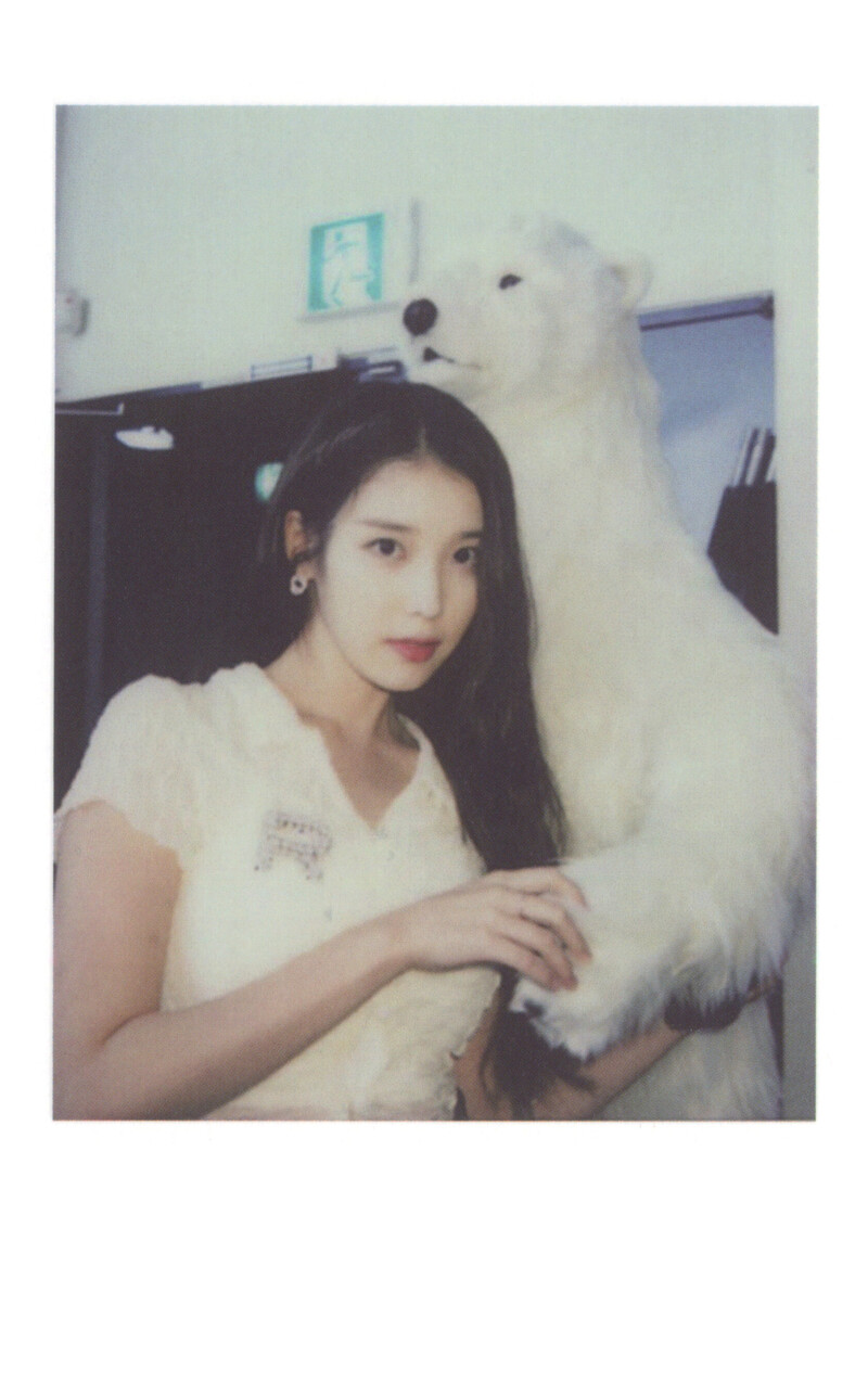 IU 2022 Season's Greetings (Scans) documents 5