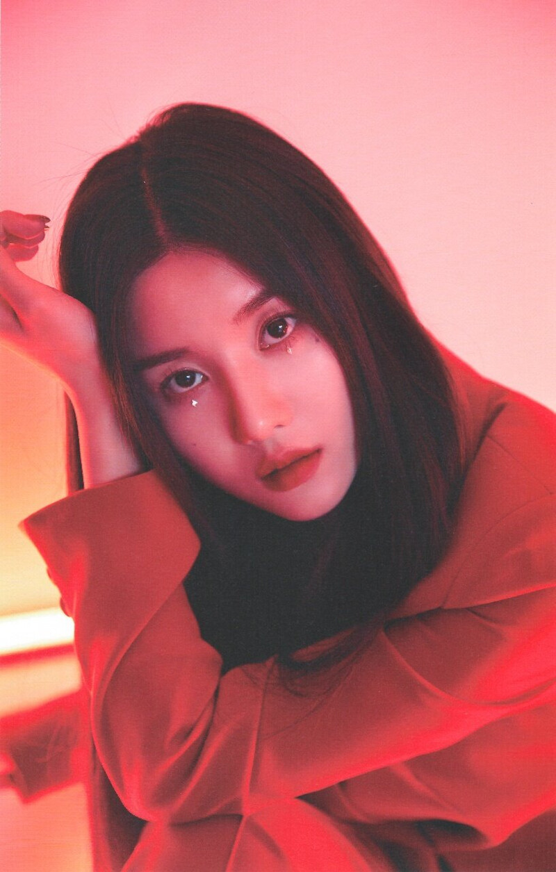 Kwon Eunbi - The First Photobook 'Silver Rain' (Scans) documents 18