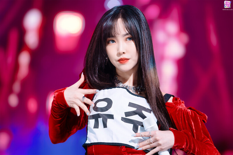 220123 YUJU - 'Play' at Inkigayo documents 5