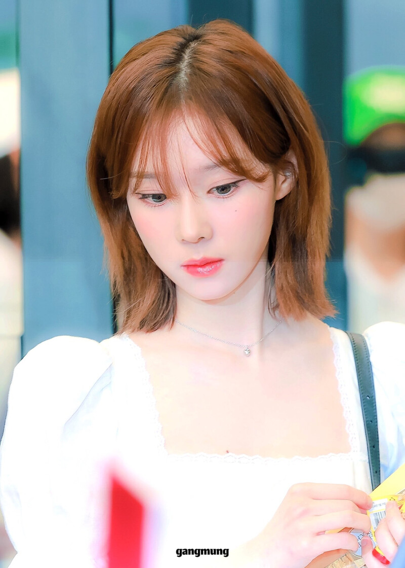 230802 aespa Winter at Gimpo International Airport documents 9