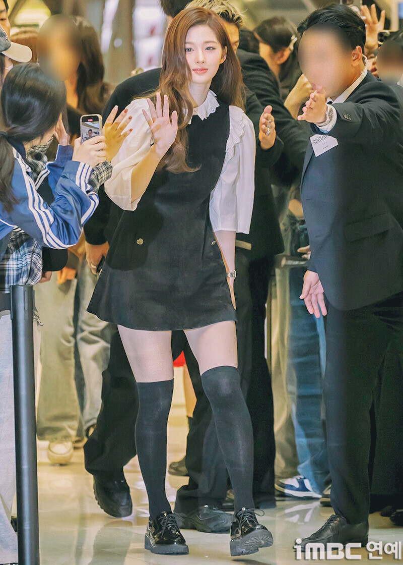 241007 NMIXX's Sullyoon at Breitling's 140th Anniversary Pop-up Event documents 6