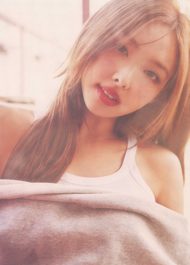 NAYEON 2nd Mini Album 'NA'  SCAN Photobook documents 3