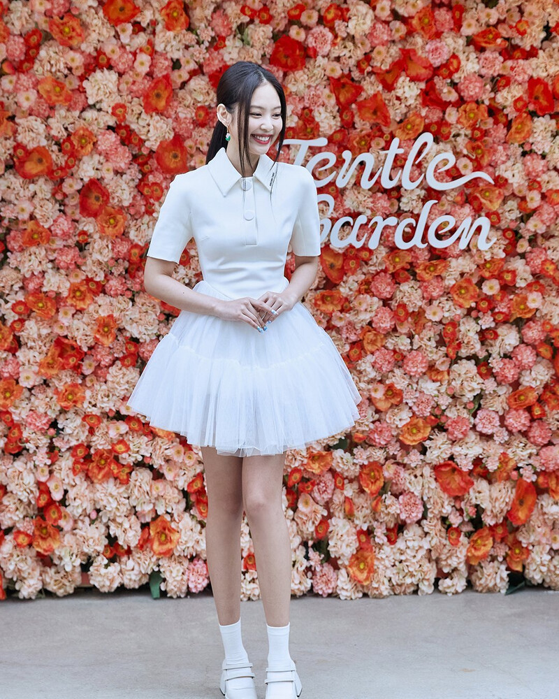 220317 BLACKPINK JENNIE at 'JENTLE GARDEN' Pop-Up Space In Seoul documents 1