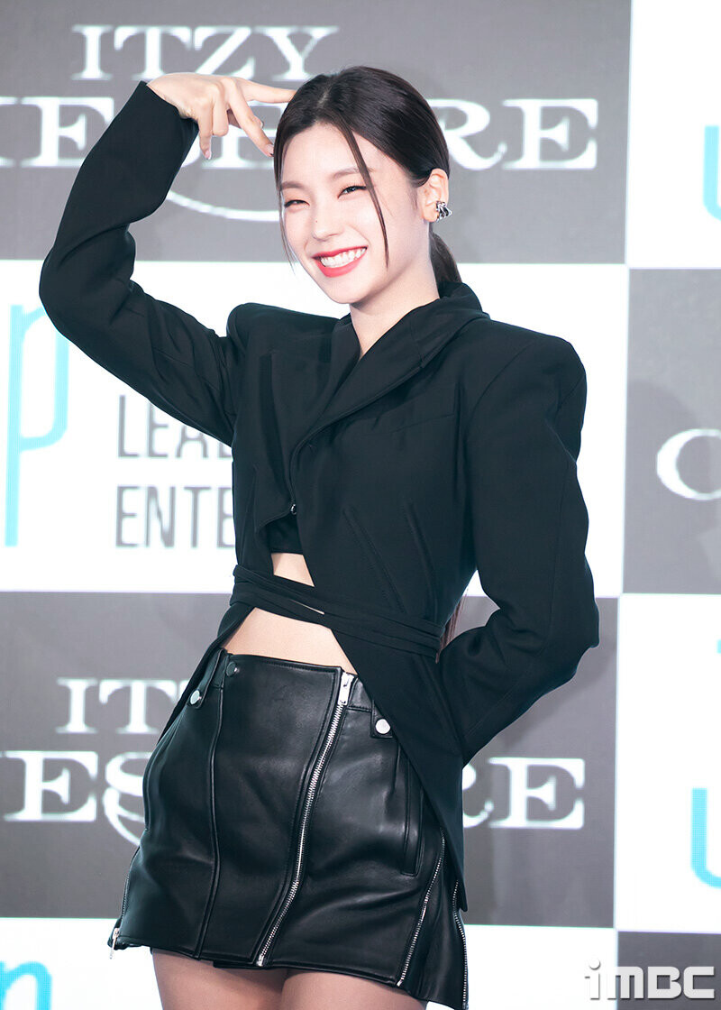 221125 ITZY Yeji 6th Mini Album 'CHESHIRE' Media Showcase documents 14