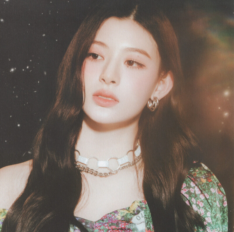 STAYC - 'Star To A Young Culture' Album [SCANS] documents 11