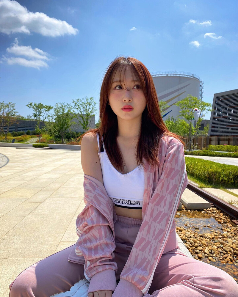 220528 Rocket Punch Instagram Update - Juri documents 6