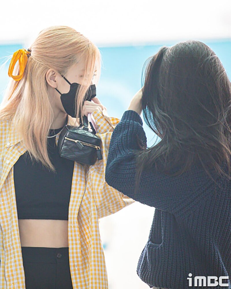 220916 BLACKPINK at the Incheon International Airport documents 10