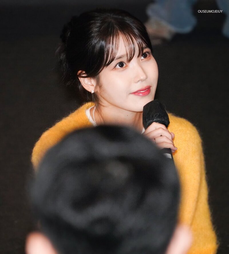 231013 IU - 'The Golden Hour' Movie Stage Greeting documents 12