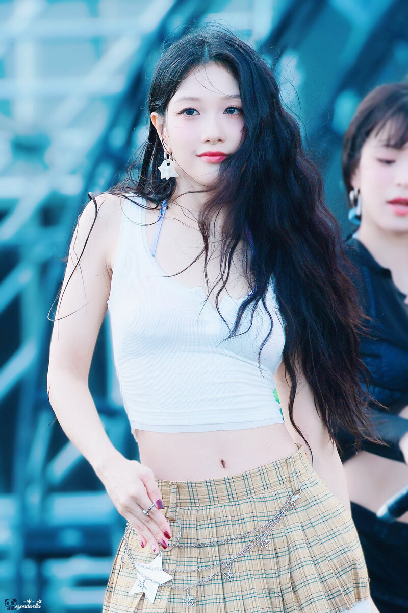 240727 fromis_9 Seoyeon at Waterbomb Festival 2024 in Busan documents 4